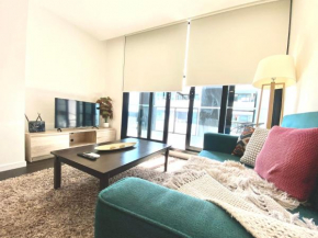 Oakleigh Stylish 2B2B APT With Beautiful View 4B